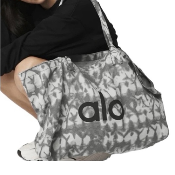 Alo Yoga Shopping Bag - Gray and White Tote Bag - Picture 1 of 3